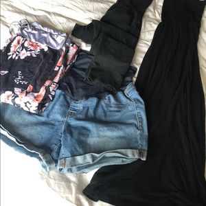Size large 4-piece maternity set. Selling as lot.